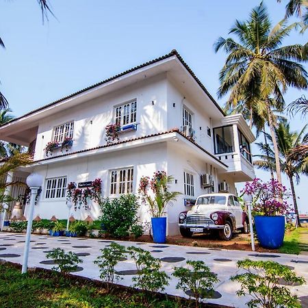 White House In Goa, Truly Amazing Experience Bed & Breakfast Saligao Bagian luar foto