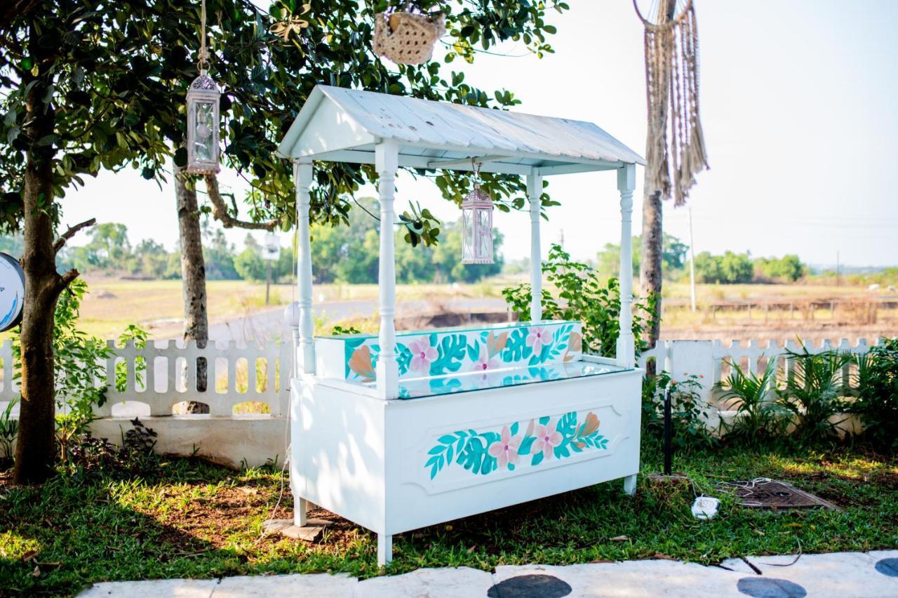 White House In Goa, Truly Amazing Experience Bed & Breakfast Saligao Bagian luar foto