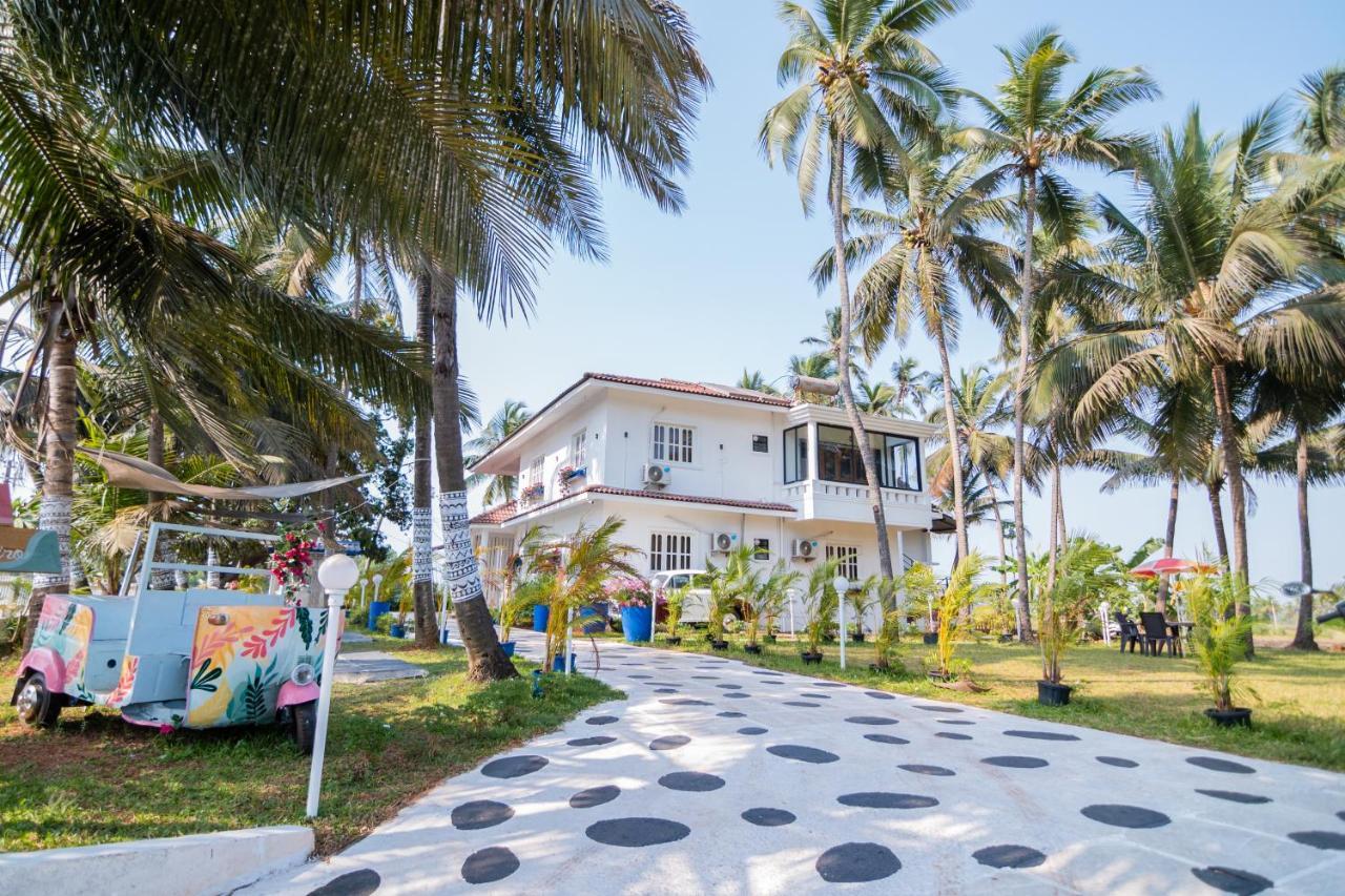 White House In Goa, Truly Amazing Experience Bed & Breakfast Saligao Bagian luar foto