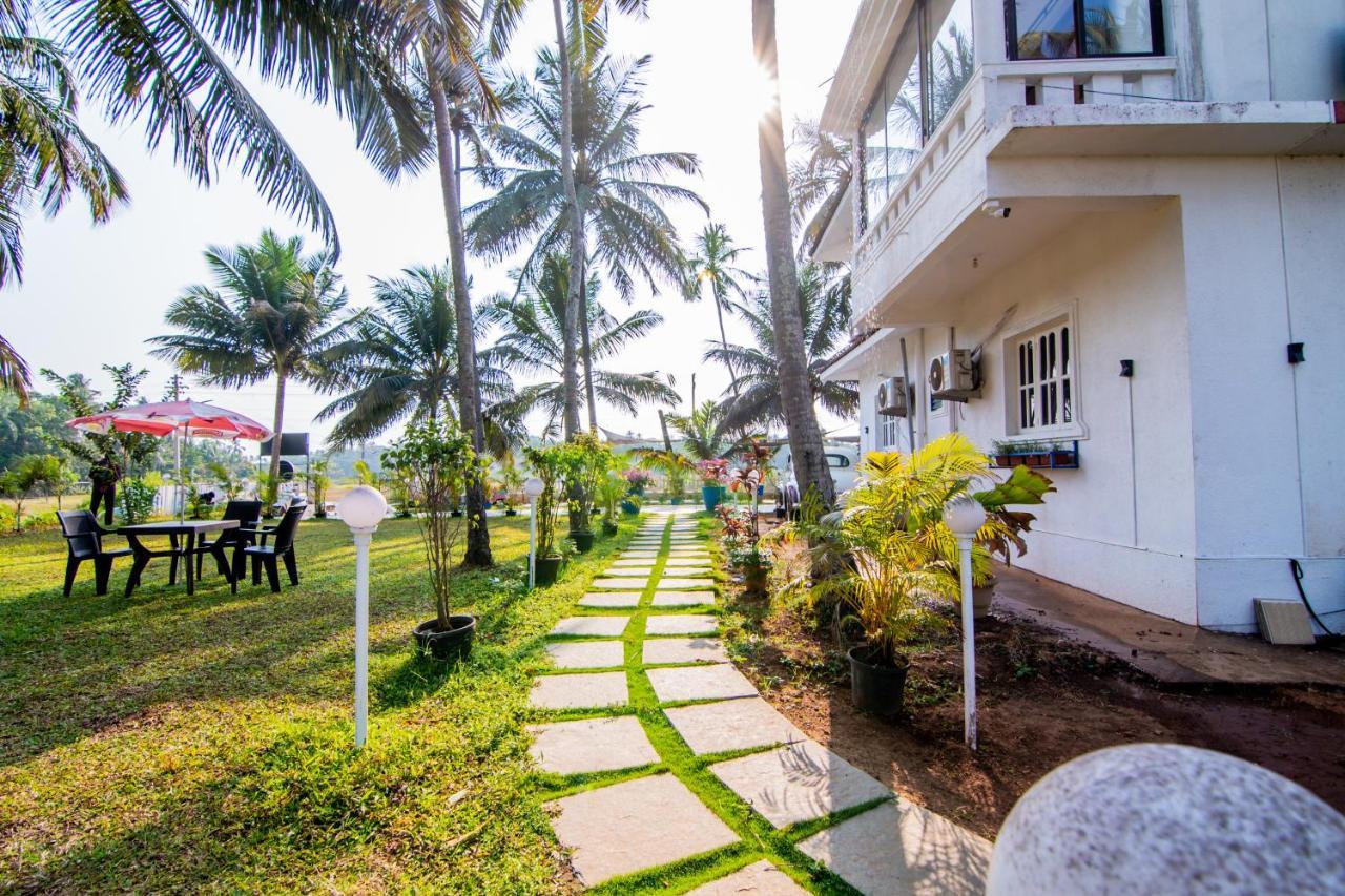 White House In Goa, Truly Amazing Experience Bed & Breakfast Saligao Bagian luar foto
