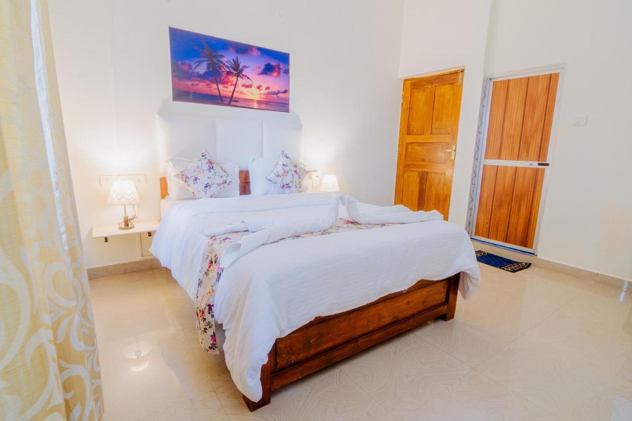 White House In Goa, Truly Amazing Experience Bed & Breakfast Saligao Bagian luar foto