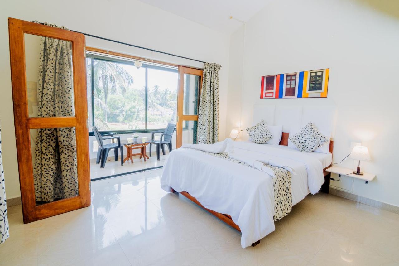 White House In Goa, Truly Amazing Experience Bed & Breakfast Saligao Bagian luar foto