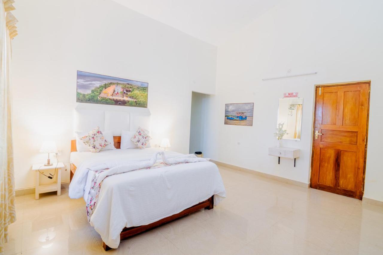 White House In Goa, Truly Amazing Experience Bed & Breakfast Saligao Bagian luar foto