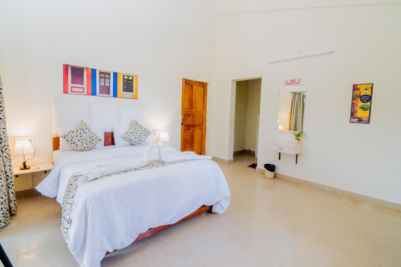 White House In Goa, Truly Amazing Experience Bed & Breakfast Saligao Bagian luar foto