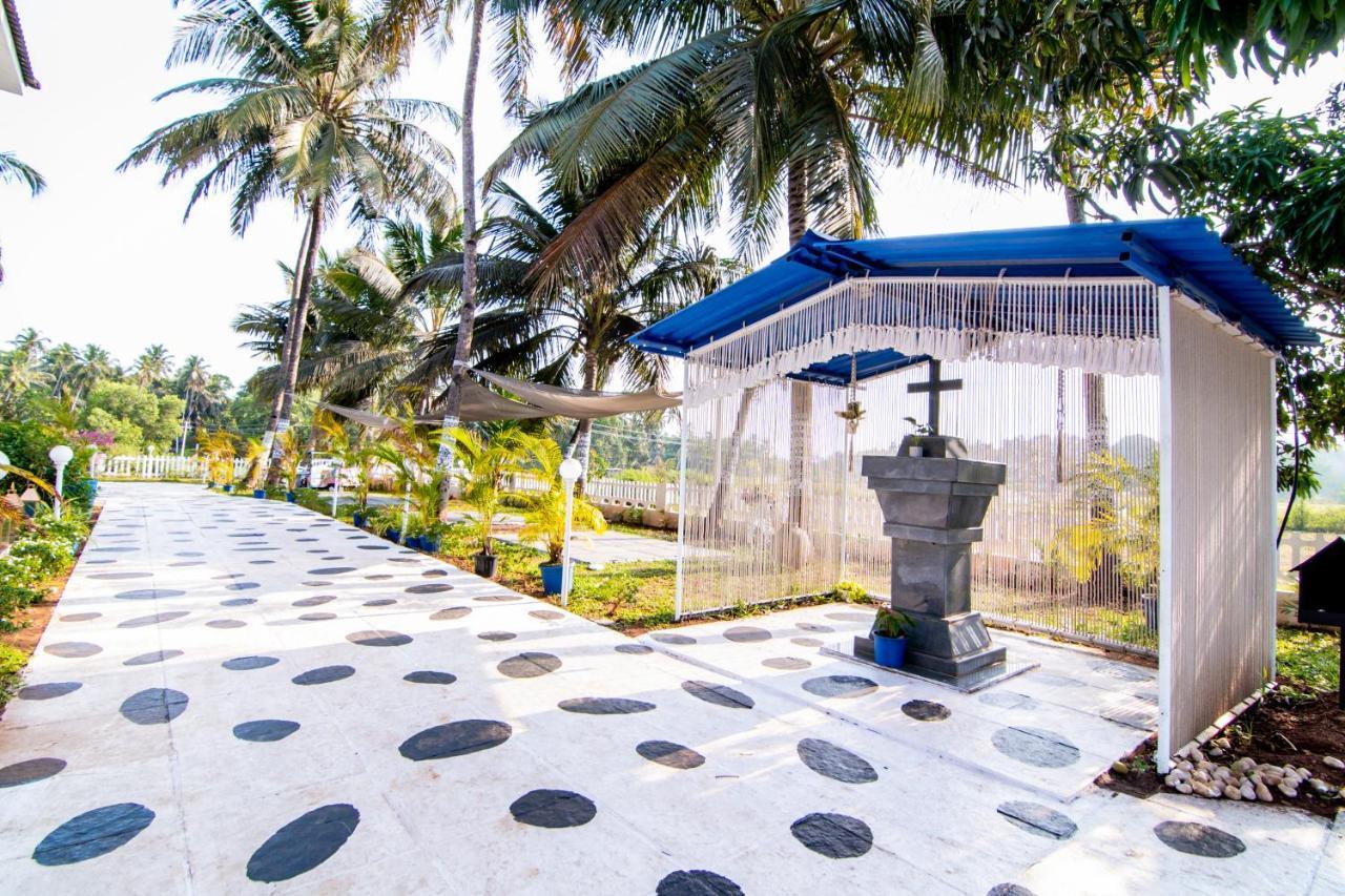 White House In Goa, Truly Amazing Experience Bed & Breakfast Saligao Bagian luar foto