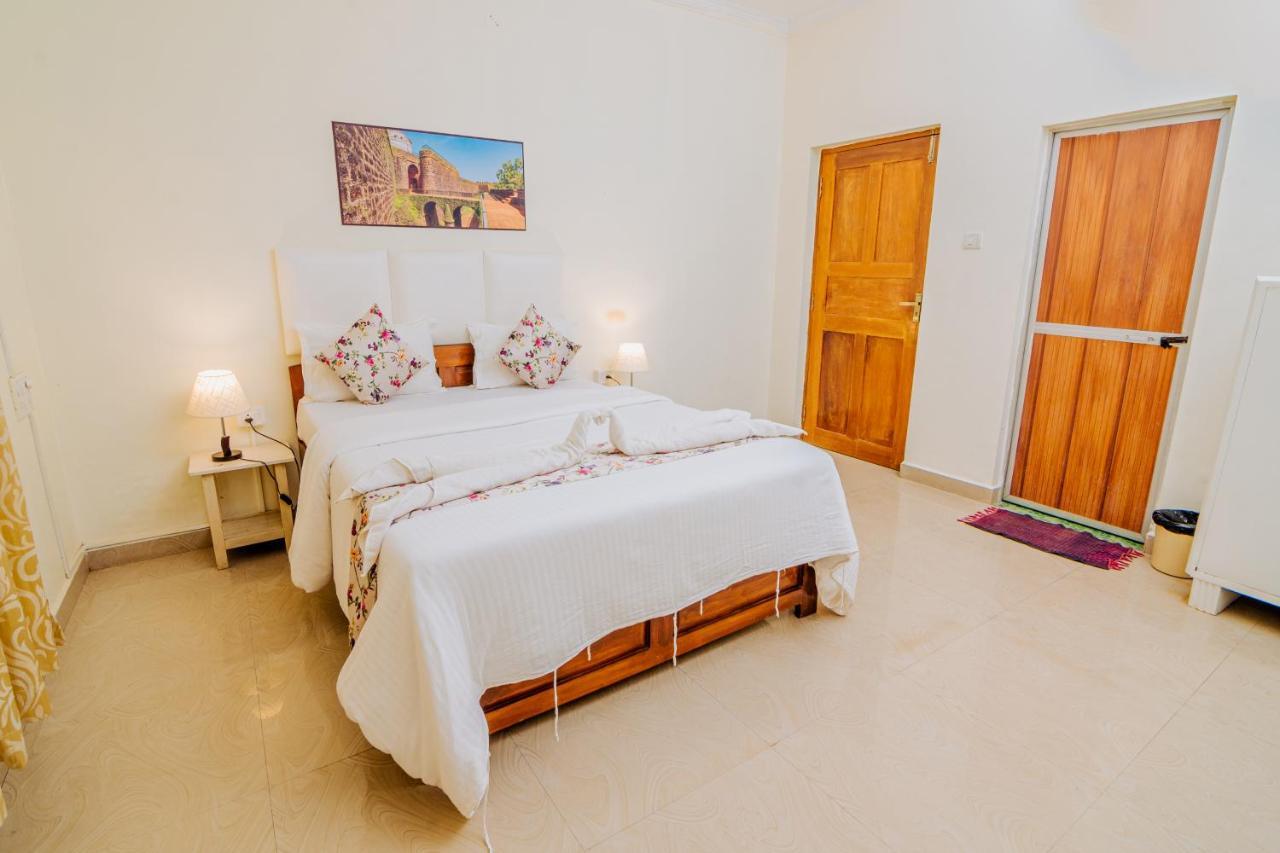 White House In Goa, Truly Amazing Experience Bed & Breakfast Saligao Bagian luar foto