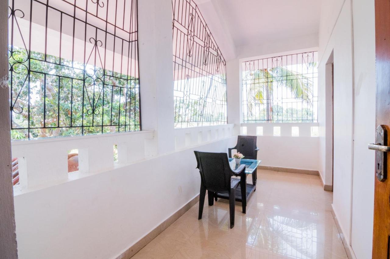 White House In Goa, Truly Amazing Experience Bed & Breakfast Saligao Bagian luar foto