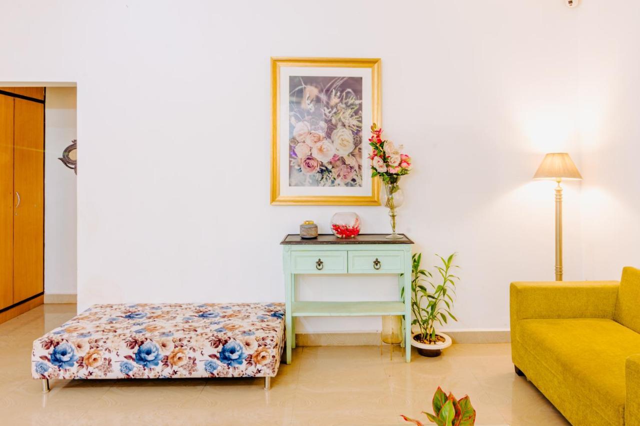 White House In Goa, Truly Amazing Experience Bed & Breakfast Saligao Bagian luar foto