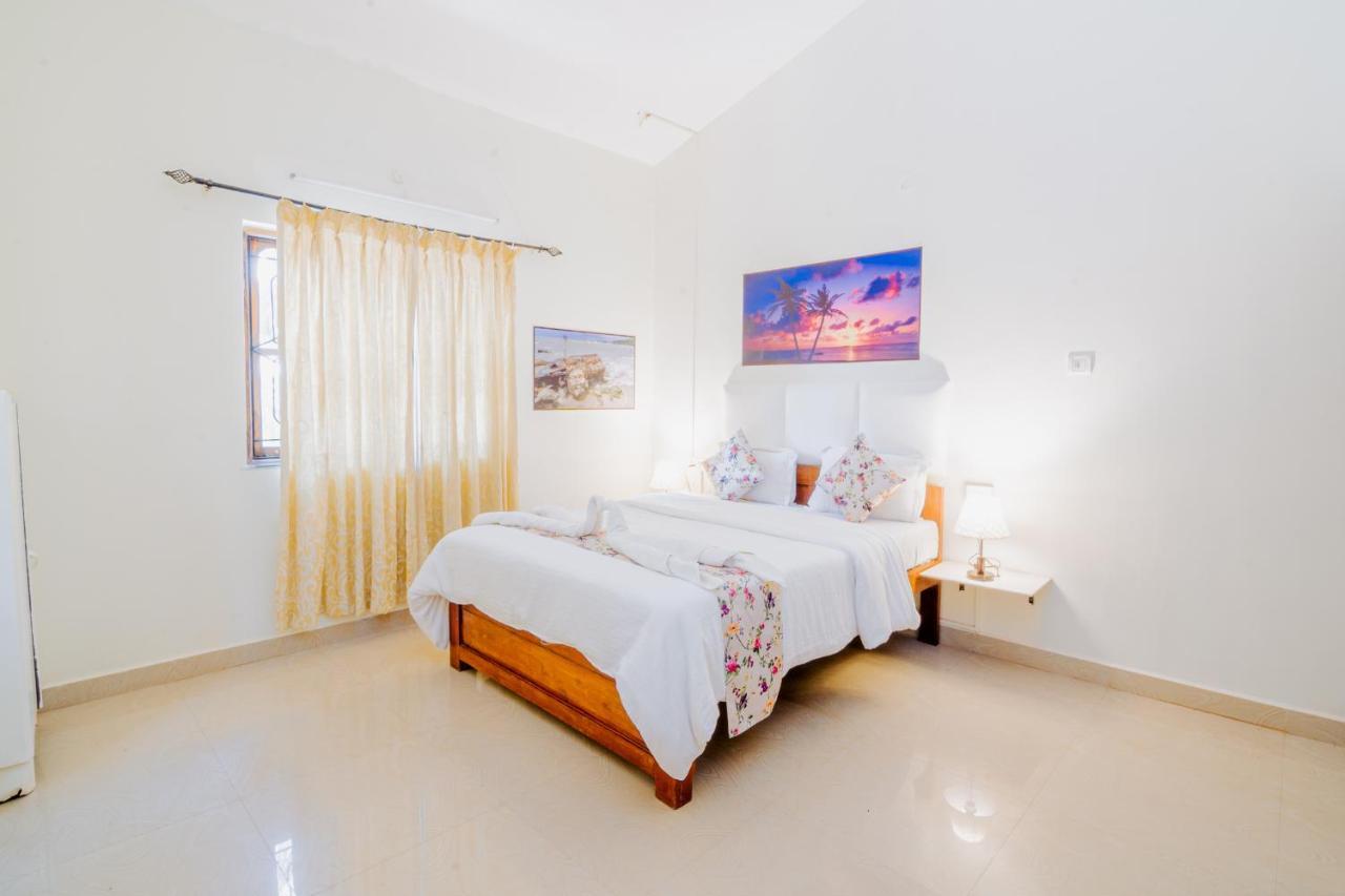 White House In Goa, Truly Amazing Experience Bed & Breakfast Saligao Bagian luar foto