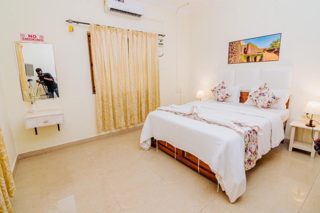 White House In Goa, Truly Amazing Experience Bed & Breakfast Saligao Bagian luar foto