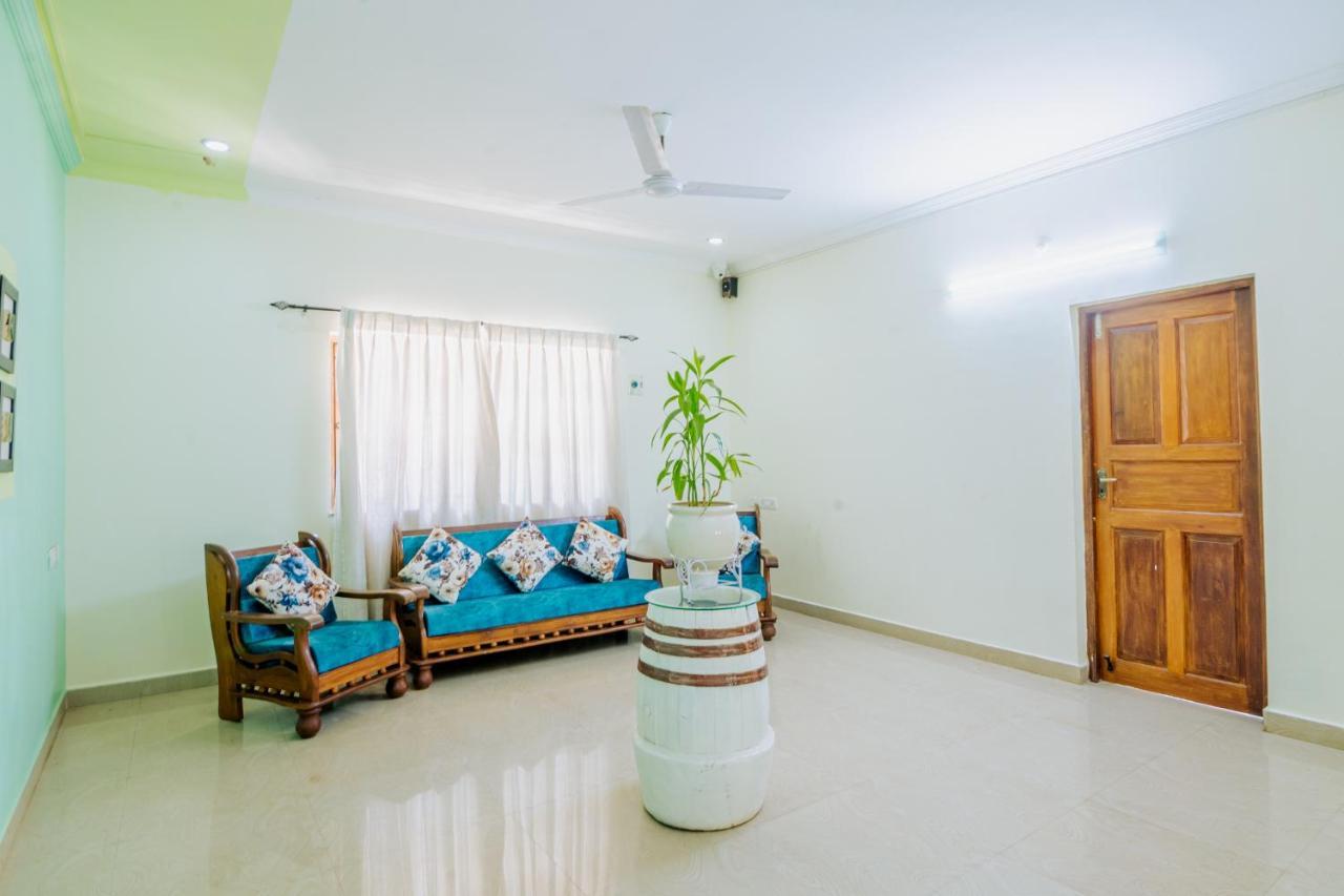 White House In Goa, Truly Amazing Experience Bed & Breakfast Saligao Bagian luar foto
